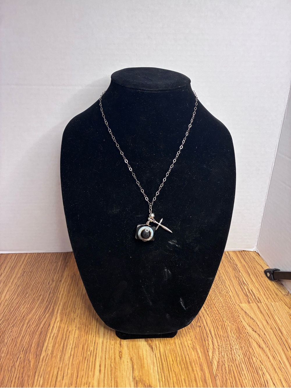 Vintage Native American 925 Silver Cross And Banded Agate Eye Magnetic Necklace